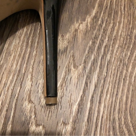 Guess high heels Black Patent And Gold Peep Toe GUESS Size 9 M 5” heel - Picture 8 of 9